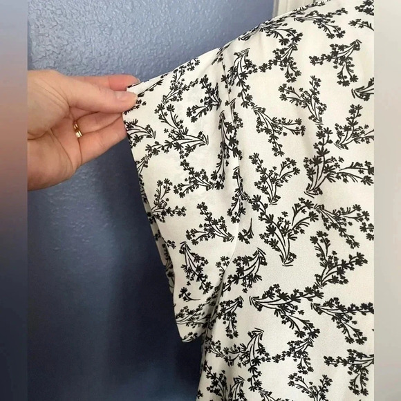 Short Sleeve Neck Tie Top - Picture 7 of 9